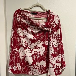 BGBGMAXAZRIA red/white floral scarf/poncho in excellent condition. Size M.